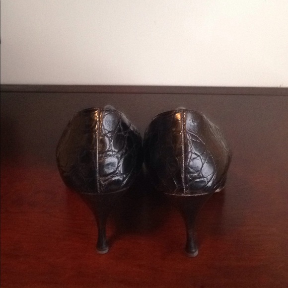 Michael Kors Crocodile Pumps - Picture 2 of 5